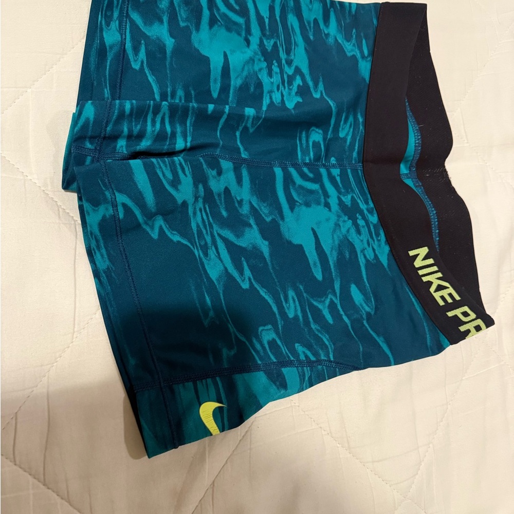 Nike Pro Wave Pattern Shorts - Teal and Black